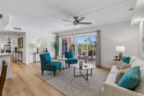 Condo in Saint Petersburg, Florida, 2 bedrooms  № 2166929 - photo 17