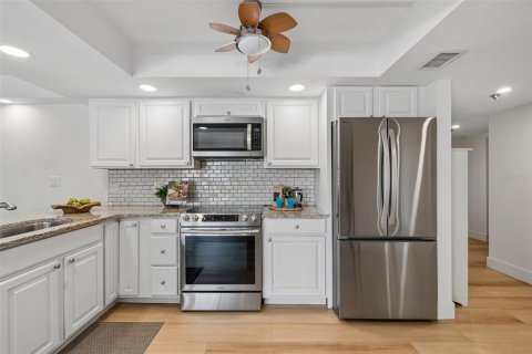 Condo in Saint Petersburg, Florida, 2 bedrooms  № 2166929 - photo 15