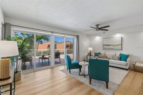Condo in Saint Petersburg, Florida, 2 bedrooms  № 2166929 - photo 20