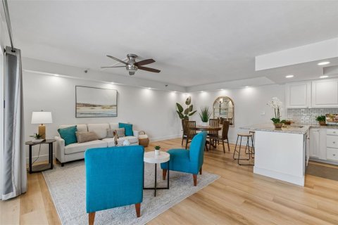 Condo in Saint Petersburg, Florida, 2 bedrooms  № 2166929 - photo 19