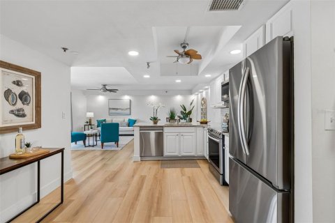 Condo in Saint Petersburg, Florida, 2 bedrooms  № 2166929 - photo 7