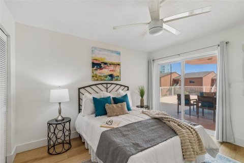 Condo in Saint Petersburg, Florida, 2 bedrooms  № 2166929 - photo 24