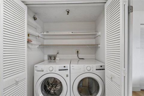 Condo in Saint Petersburg, Florida, 2 bedrooms  № 2166929 - photo 27