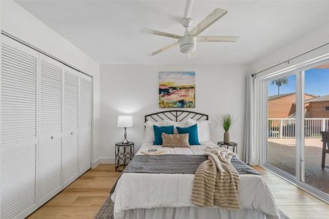 Condo in Saint Petersburg, Florida, 2 bedrooms  № 2166929 - photo 23