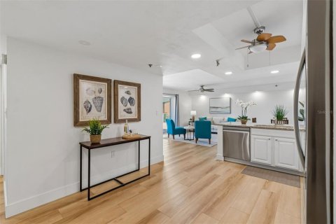 Condo in Saint Petersburg, Florida, 2 bedrooms  № 2166929 - photo 8
