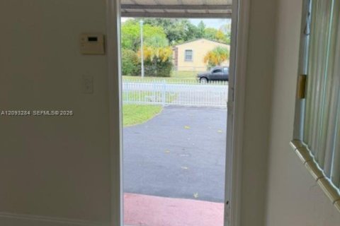 Casa en venta en North Miami, Florida, 2 dormitorios, 69.12 m2 № 2382078 - foto 21