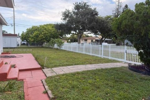 Casa en venta en North Miami, Florida, 2 dormitorios, 69.12 m2 № 2382078 - foto 7