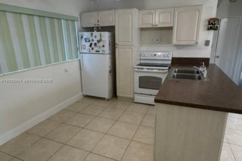 Casa en venta en North Miami, Florida, 2 dormitorios, 69.12 m2 № 2382078 - foto 13