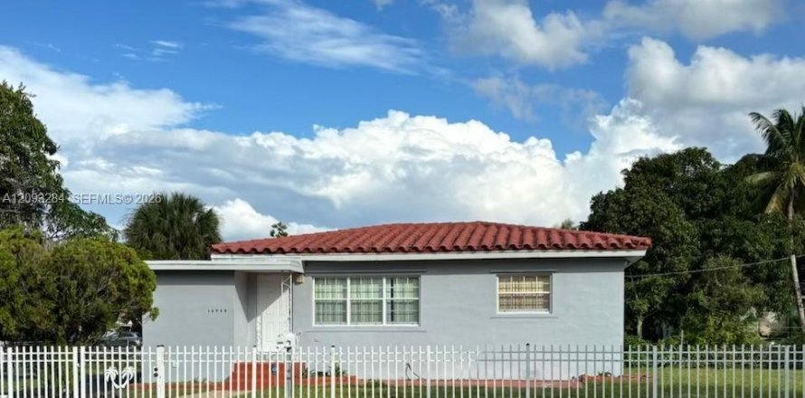 Casa en North Miami, Florida 2 dormitorios, 69.12 m2 № 2382078