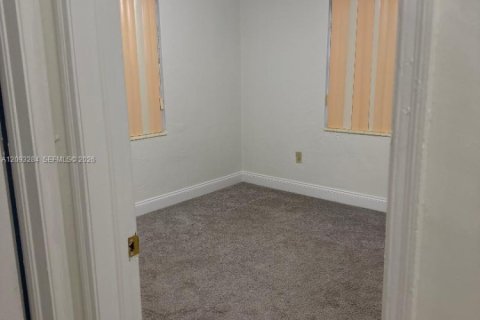 Casa en venta en North Miami, Florida, 2 dormitorios, 69.12 m2 № 2382078 - foto 19