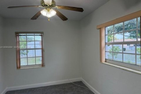 Casa en venta en North Miami, Florida, 2 dormitorios, 69.12 m2 № 2382078 - foto 18