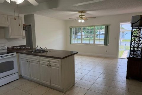 Casa en venta en North Miami, Florida, 2 dormitorios, 69.12 m2 № 2382078 - foto 14