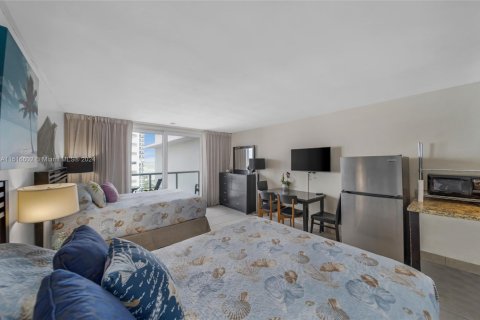 Studio à Condo à Sunny Isles Beach, Floride  № 2079780