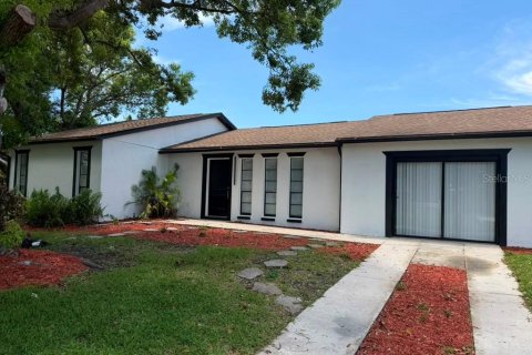 House in Kissimmee, Florida 4 bedrooms, 161.84 sq.m. № 2259217 - photo 2
