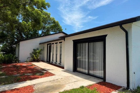 House in Kissimmee, Florida 4 bedrooms, 161.84 sq.m. № 2259217 - photo 3