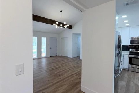 House in Kissimmee, Florida 4 bedrooms, 161.84 sq.m. № 2259217 - photo 13