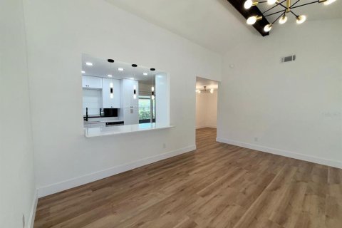 House in Kissimmee, Florida 4 bedrooms, 161.84 sq.m. № 2259217 - photo 6