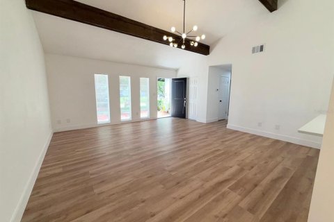 House in Kissimmee, Florida 4 bedrooms, 161.84 sq.m. № 2259217 - photo 5