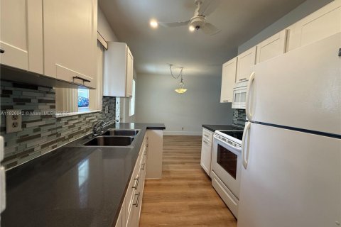 Condominio en alquiler en Hollywood, Florida, 1 dormitorio, 56.86 m2 № 1798734 - foto 8