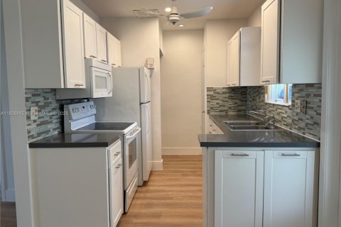 Condominio en alquiler en Hollywood, Florida, 1 dormitorio, 56.86 m2 № 1798734 - foto 5