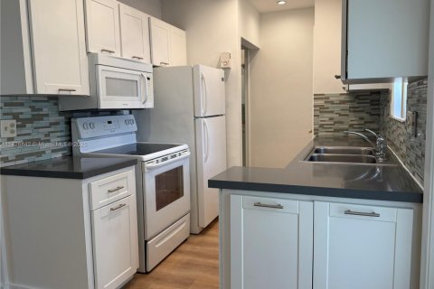 Condominio en alquiler en Hollywood, Florida, 1 dormitorio, 56.86 m2 № 1798734 - foto 7