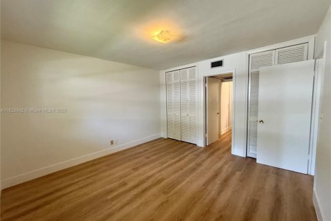 Condominio en alquiler en Hollywood, Florida, 1 dormitorio, 56.86 m2 № 1798734 - foto 11