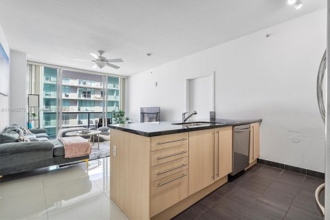 Condo in Miami, Florida, 2 bedrooms  № 2000932 - photo 7