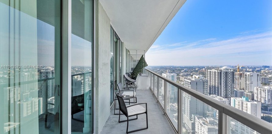 Condo in Miami, Florida, 2 bedrooms  № 2000932