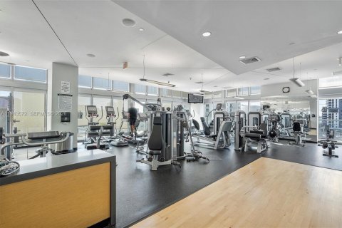 Condo in Miami, Florida, 2 bedrooms  № 2000932 - photo 19