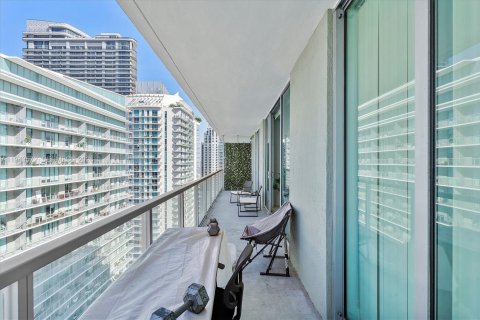 Condo in Miami, Florida, 2 bedrooms  № 2000932 - photo 16