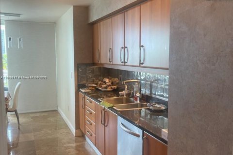 Condominio en venta en Sunny Isles Beach, Florida, 2 dormitorios, 149.02 m2 № 1875326 - foto 3