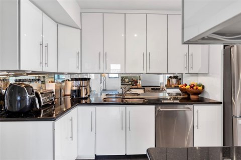 Copropriété à vendre à Miami Beach, Floride: 2 chambres, 170.66 m2 № 1986306 - photo 17