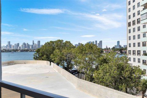 Copropriété à vendre à Miami Beach, Floride: 2 chambres, 170.66 m2 № 1986306 - photo 11