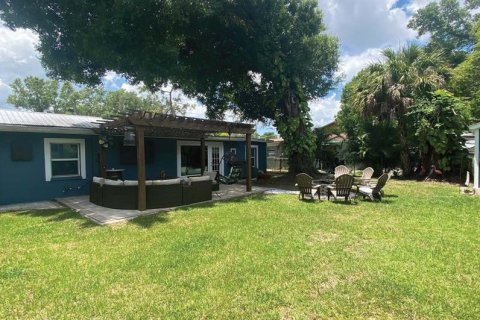 House in Tampa, Florida 3 bedrooms, 130.06 sq.m. № 2210625 - photo 9