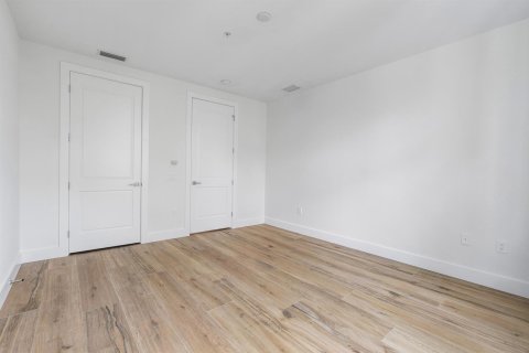 Condo in Palm Beach Shores, Florida, 3 bedrooms № 2424842 - photo 17