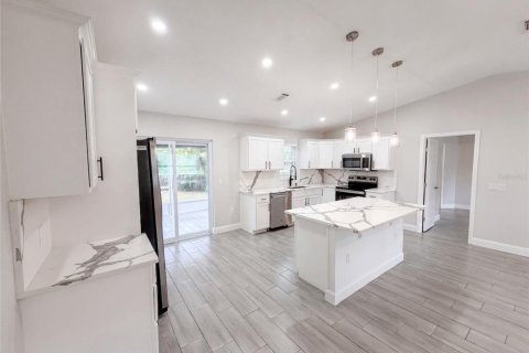 House in Weeki Wachee, Florida 2 bedrooms, 101.08 sq.m. № 2329184 - photo 21