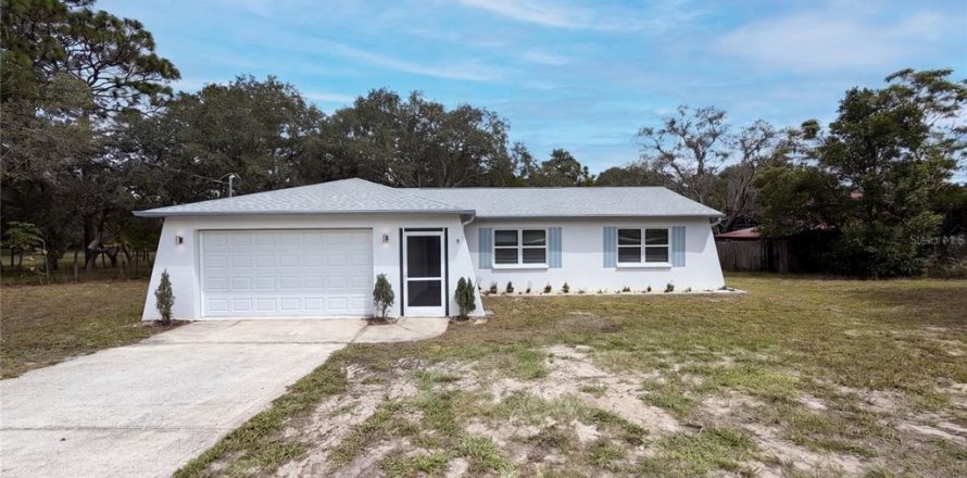 House in Weeki Wachee, Florida 2 bedrooms, 101.08 sq.m. № 2329184