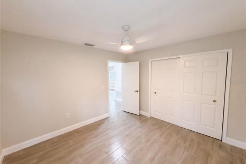 House in Weeki Wachee, Florida 2 bedrooms, 101.08 sq.m. № 2329184 - photo 7