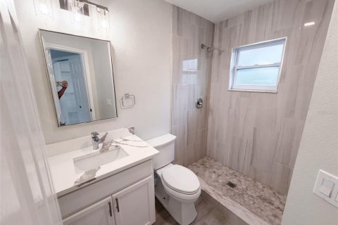 House in Weeki Wachee, Florida 2 bedrooms, 101.08 sq.m. № 2329184 - photo 13