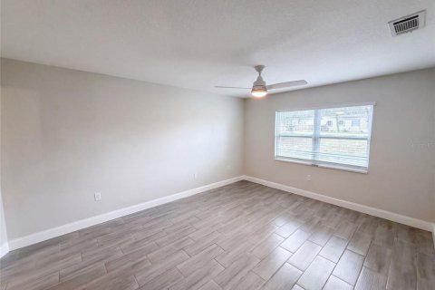 House in Weeki Wachee, Florida 2 bedrooms, 101.08 sq.m. № 2329184 - photo 11