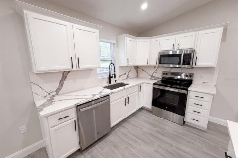 House in Weeki Wachee, Florida 2 bedrooms, 101.08 sq.m. № 2329184 - photo 25