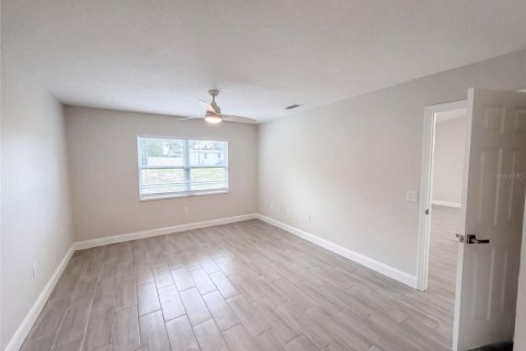 House in Weeki Wachee, Florida 2 bedrooms, 101.08 sq.m. № 2329184 - photo 10