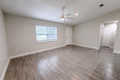 House in Weeki Wachee, Florida 2 bedrooms, 101.08 sq.m. № 2329184 - photo 3