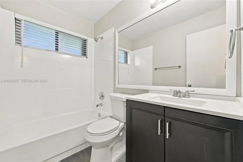 Touwnhouse à vendre à West Palm Beach, Floride: 2 chambres, 105.63 m2 № 2384880 - photo 24