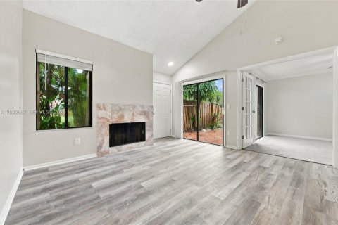 Touwnhouse à vendre à West Palm Beach, Floride: 2 chambres, 105.63 m2 № 2384880 - photo 4