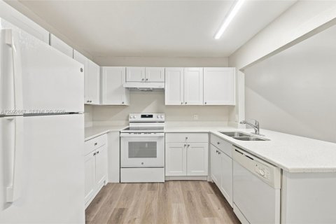 Touwnhouse à vendre à West Palm Beach, Floride: 2 chambres, 105.63 m2 № 2384880 - photo 10