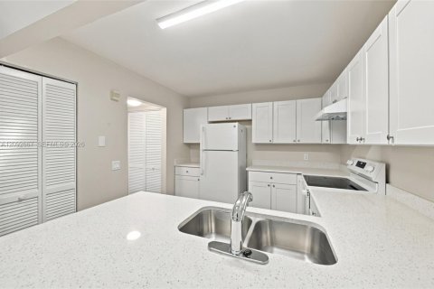 Touwnhouse à vendre à West Palm Beach, Floride: 2 chambres, 105.63 m2 № 2384880 - photo 9