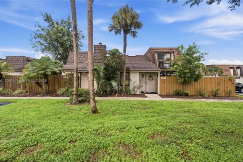 Touwnhouse à vendre à West Palm Beach, Floride: 2 chambres, 105.63 m2 № 2384880 - photo 2