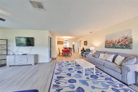 Condominio en venta en Sun City Center, Florida, 2 dormitorios, 106.84 m2 № 1531362 - foto 6