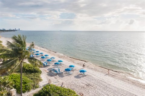 Condo in Key Biscayne, Florida  № 1790858 - photo 2